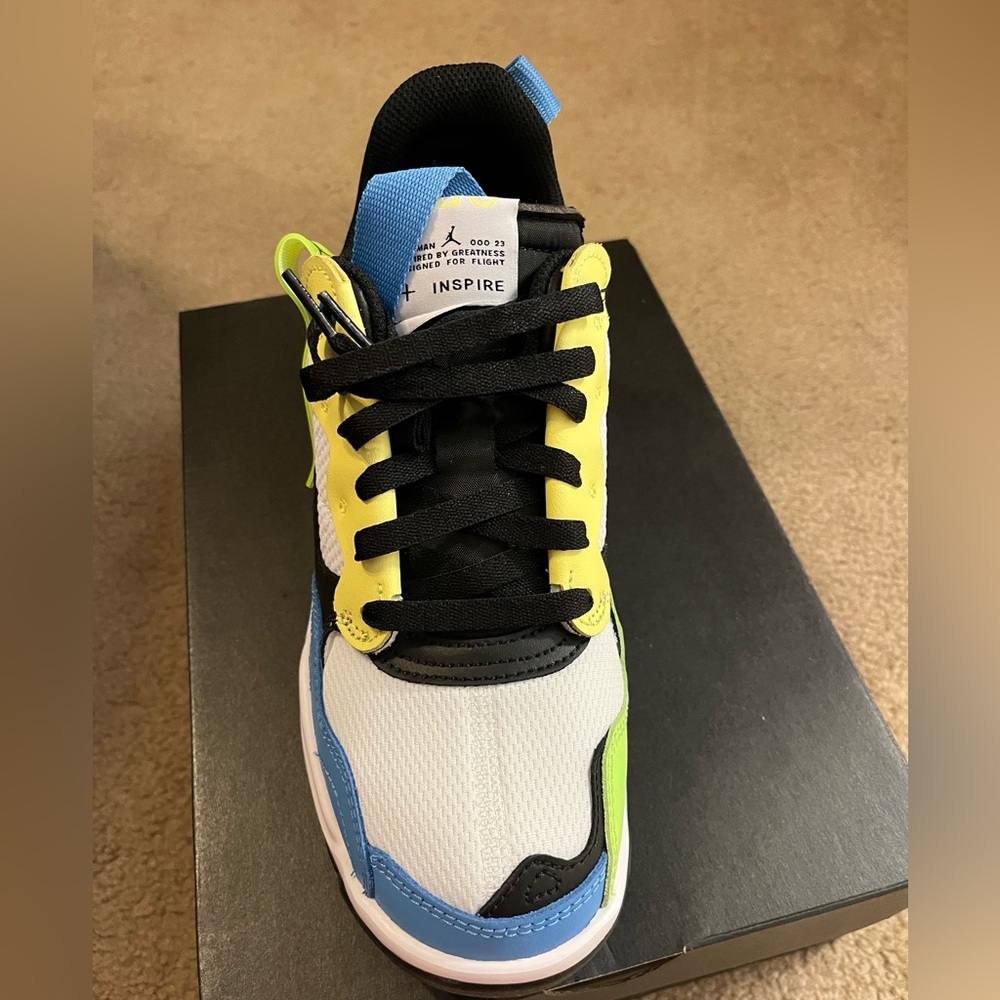 jordan ma2 Multicolored. Size 7 big kid